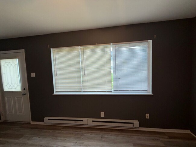 Building Photo - 7489 Hazelcrest Dr