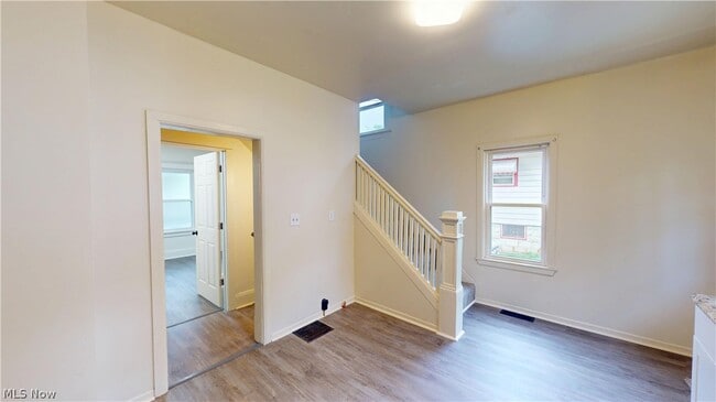 Building Photo - 210 Perry St