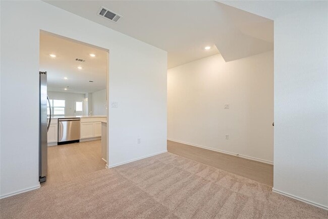 Building Photo - 200 Camargue Dr