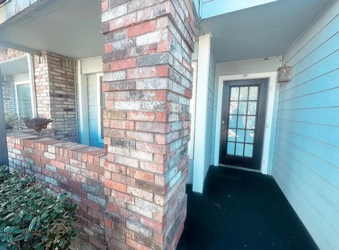 Building Photo - 3406 Country Club Dr W