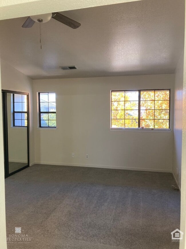 Building Photo - 3 Bedroom, 2.5 Bathroom Townhouse, Located...