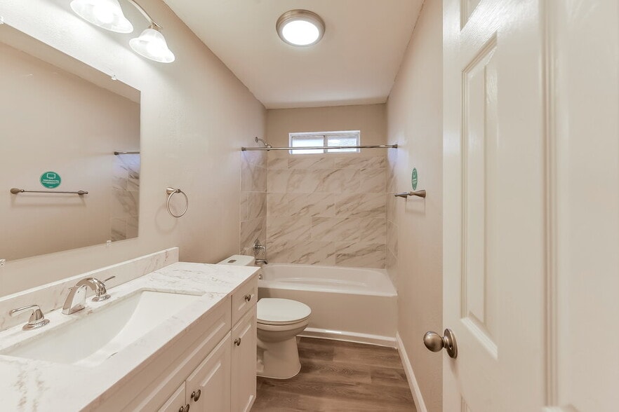 Building Photo - 813 Globe Ave