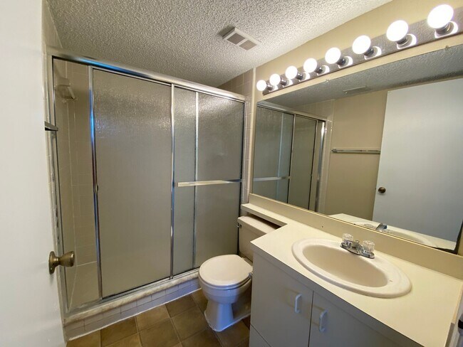 Building Photo - 13525 Eagle Ridge Dr
