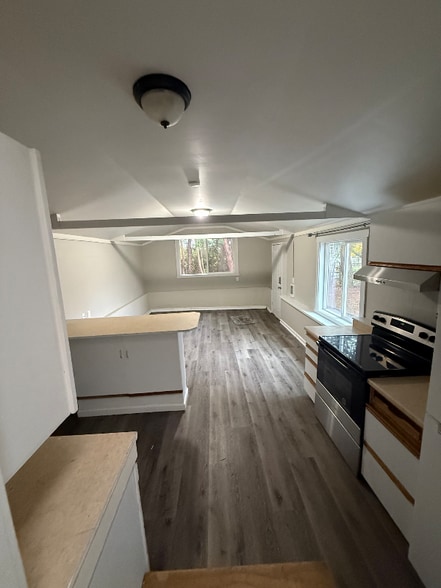 Building Photo - 1166 NE Turner Dr