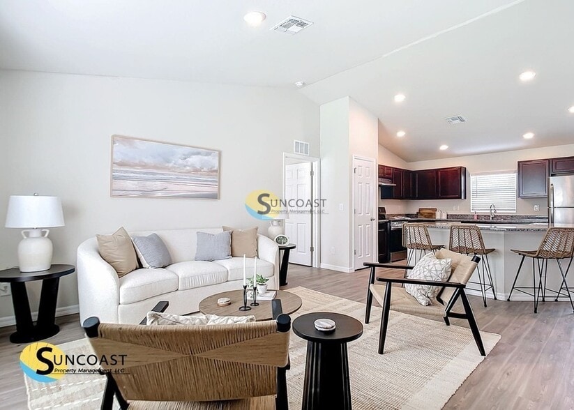 Building Photo - 521 Sargent St