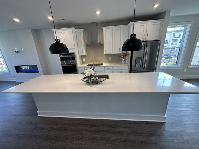Building Photo - For Rent: Luxurious Short Pump Condo at Ga...