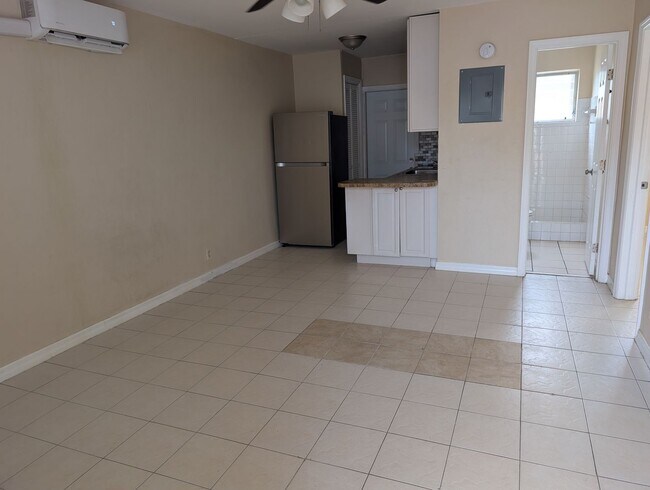 Building Photo - Deerfield