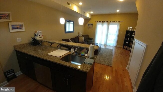 Building Photo - 827 Corinthian Ave