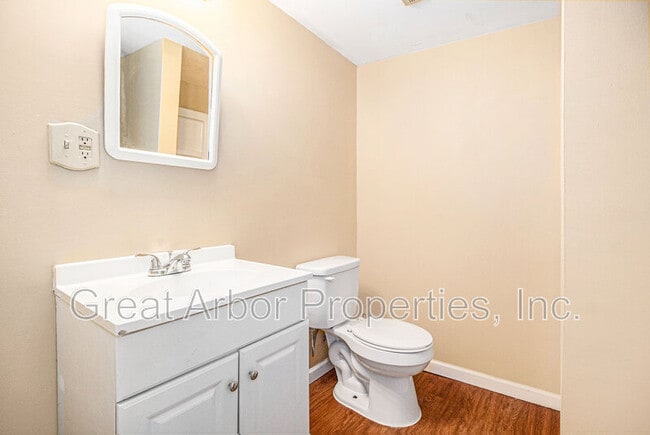 Building Photo - 392 Firwood St