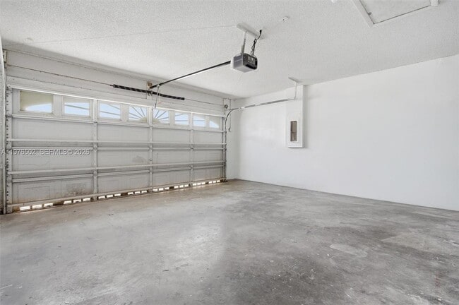 Building Photo - 922 Falling Water Rd