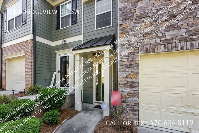 Building Photo - 2860 Ridgeview Dr