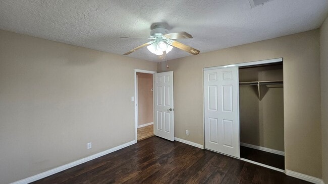 Building Photo - 3 Bed 2 Bath