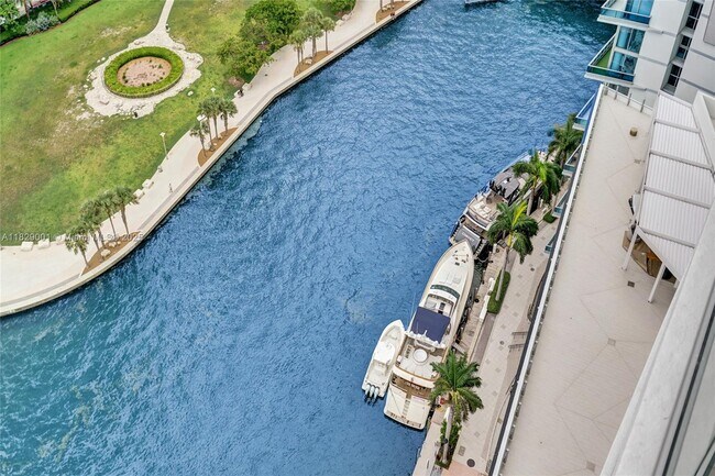 Building Photo - 300 Biscayne Blvd Way
