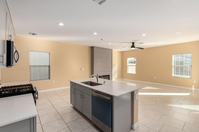 Building Photo - 12742 E Joffroy Dr