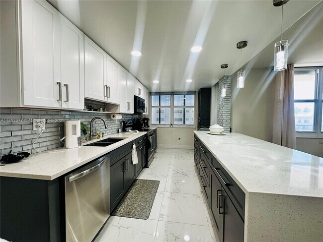 Building Photo - 1501 S Ocean Dr