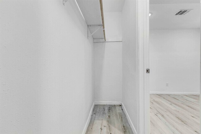 Building Photo - 408 Commanche Rd