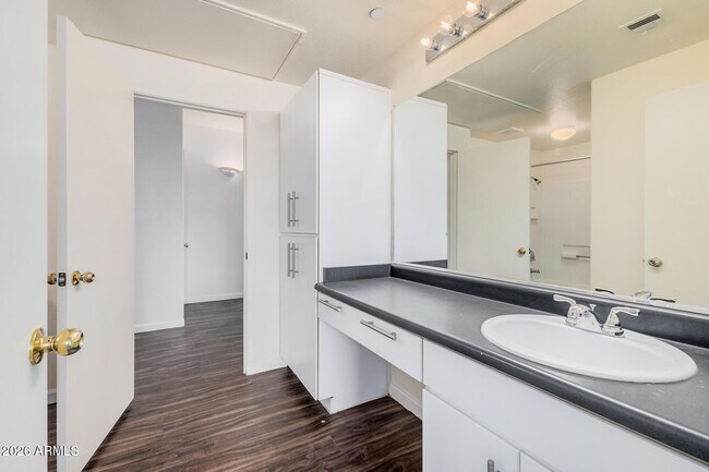 Building Photo - 3302 N 7th St