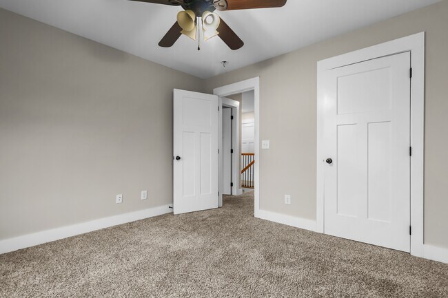 Building Photo - 515 Somerset Ln