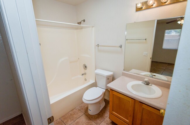 Building Photo - 1083 Desert Oak Pl