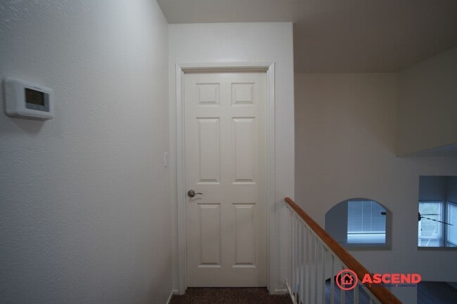 Building Photo - Move-in Ready 2 Story Home in Desirable Neighborhood!