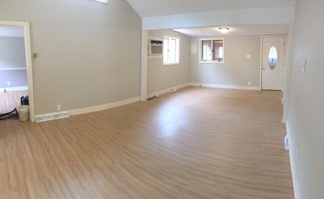 Building Photo - 13 Hemlock Rd