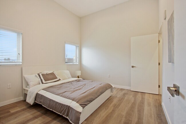 Building Photo - 8532 Cashio St