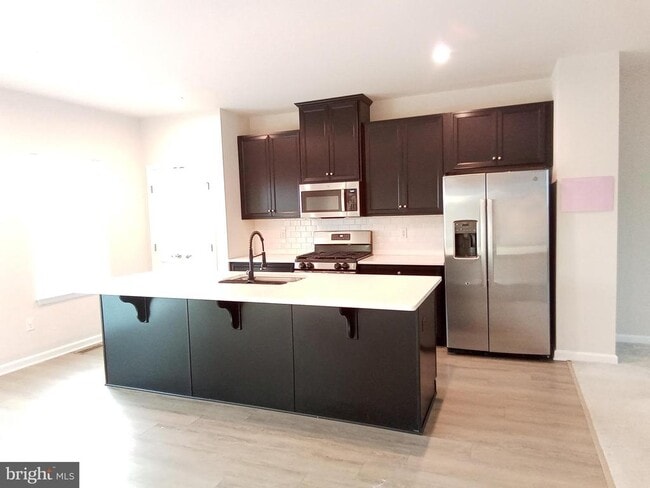 Building Photo - 31 Roundstone Run