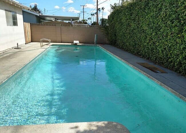 Building Photo - 632 Kenoak Dr