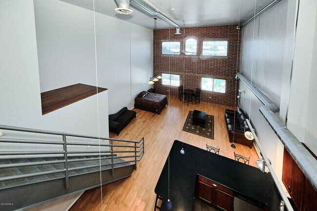 Building Photo - 424 S 2nd St