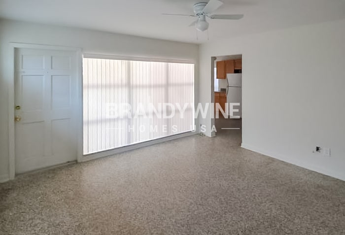 Building Photo - 6215 N Coolidge Ave