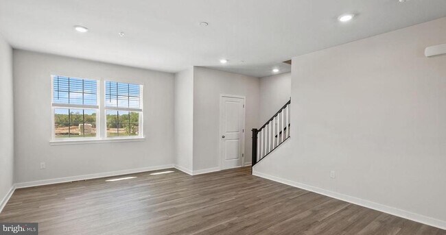 Building Photo - 7520 Daybreak Dr
