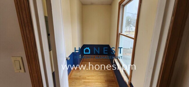 Building Photo - 4 Pierce St