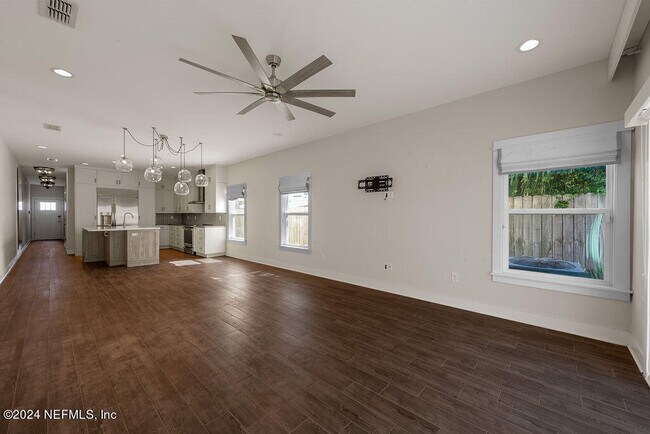 Building Photo - 728 10th St S