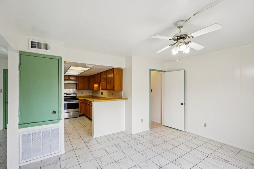 Building Photo - 8379 La Roche Ln