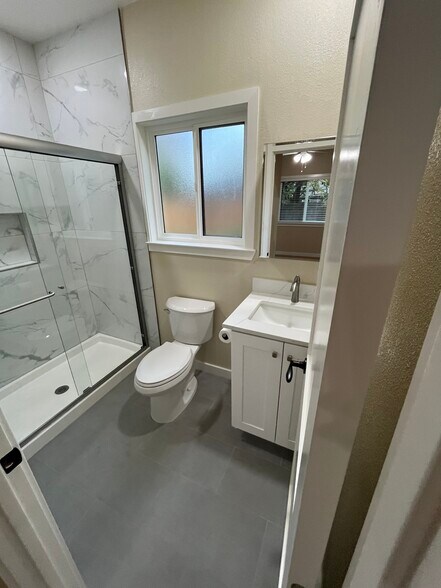 Master Bath - 608 Myrtle Ave