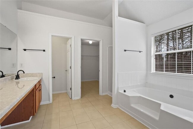 Building Photo - 197 Kyndal Dr