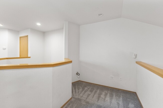 Building Photo - Spacious Townhome with Fenced In Back Yard