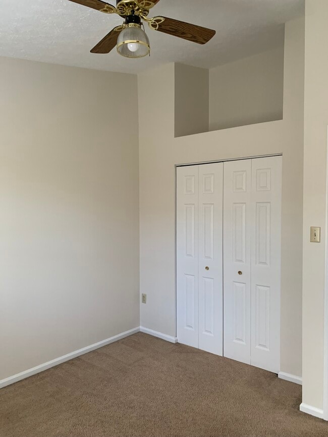 Plenty of storage and decorating options - 2560 Hawthorne Dr