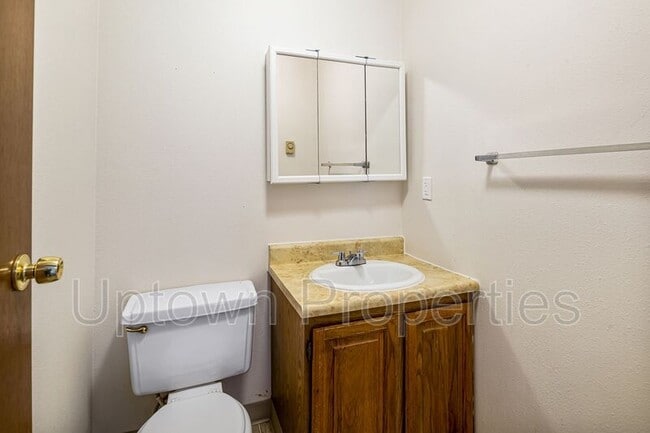 Building Photo - 5660 SW 180th Ave