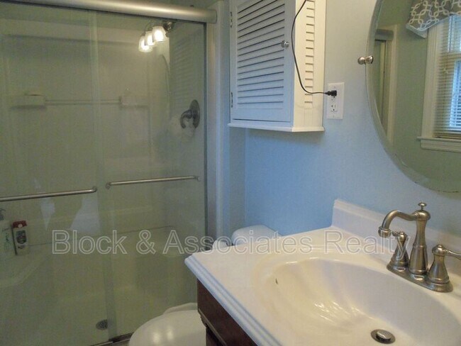 Building Photo - 2314 Dover Pl