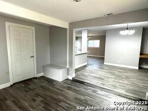 Building Photo - 3606 Versailles Dr