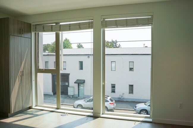 Building Photo - Sellwood: Modern Light & Bright Studio Rea...