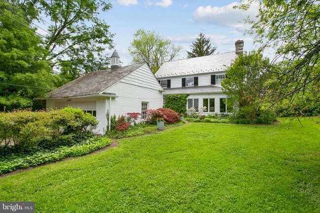 Building Photo - 5113 N Charles St