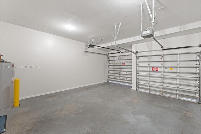 Building Photo - 819 SW 7th Ave