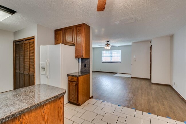 Building Photo - 1204 N Crawford Ave