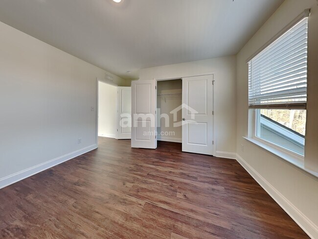 Building Photo - 623 Rivermist Dr