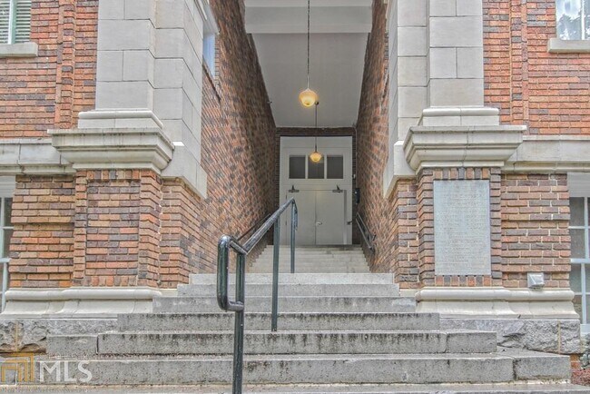Building Photo - 978 North Avenue NE