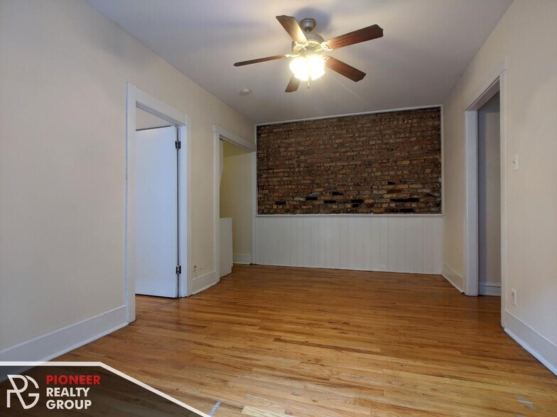 Building Photo - 953 W Cornelia Ave