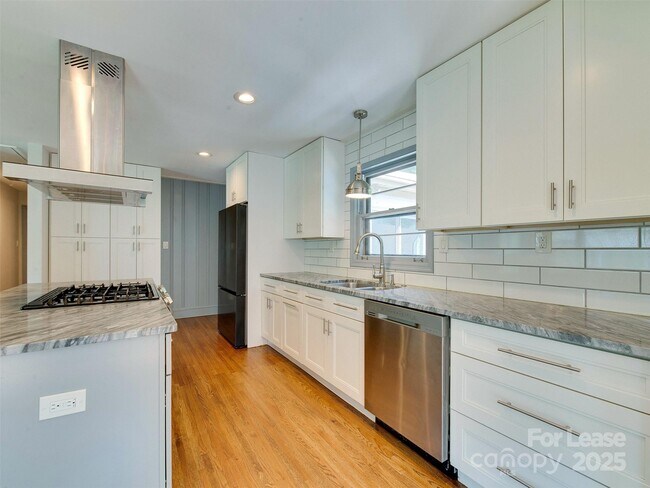 Building Photo - 3921 Sheffield Dr