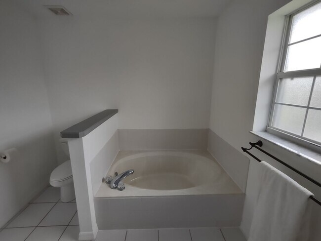 Building Photo - Pine Lakes Subdivision Corner Lot!